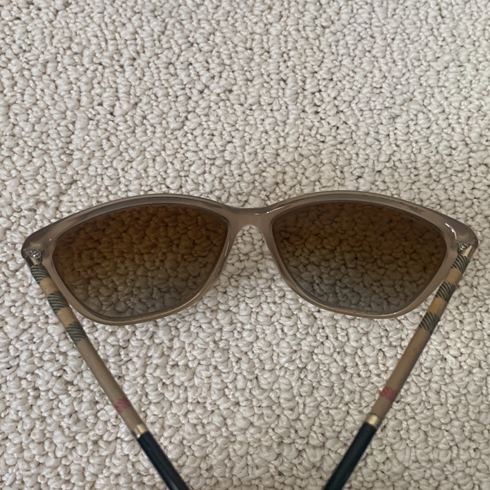 Authentic vintage Burberry sunglasses - Picture 9 of 9